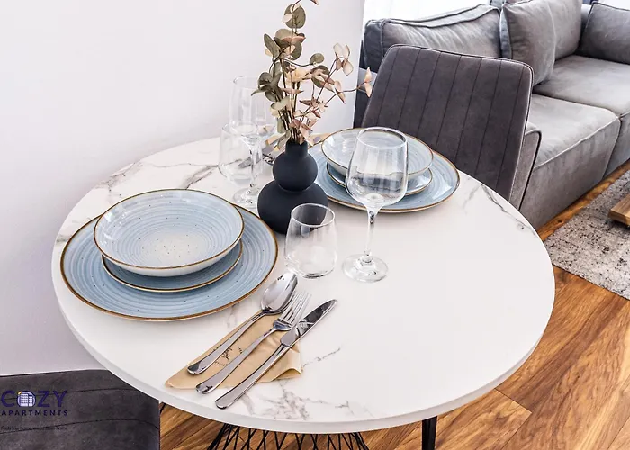 Collection And Flats - Coresi Mall 公寓