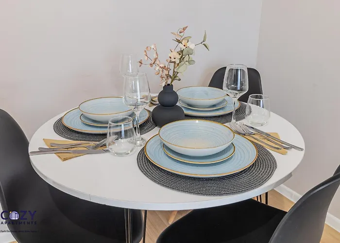 Collection And Flats - Coresi Mall 公寓 *